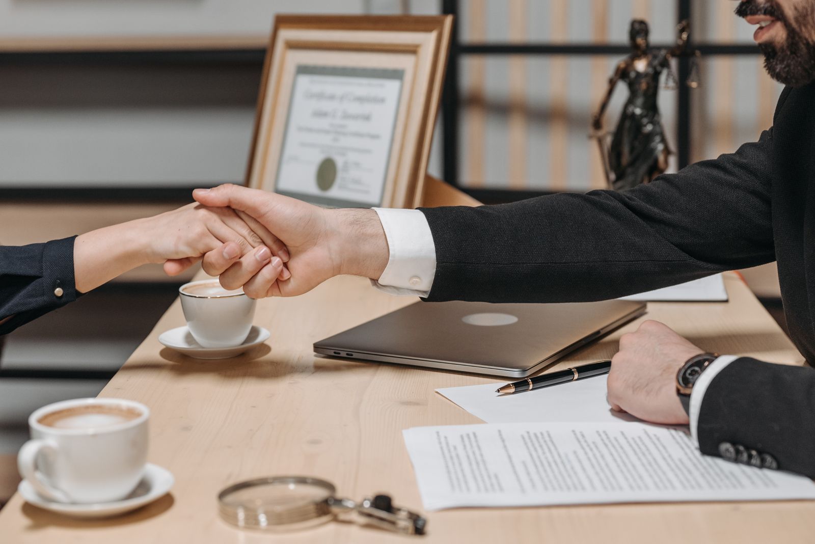 Compra de Empresa: Como a Due Diligence Protege o Comprador de Dívidas Ocultas do Vendedor